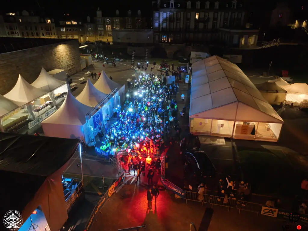 Vue drone d'un événement sportif de nuit
